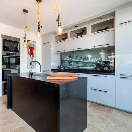 Mza322a - Stylish Penthouse With Large Terrace Apartment